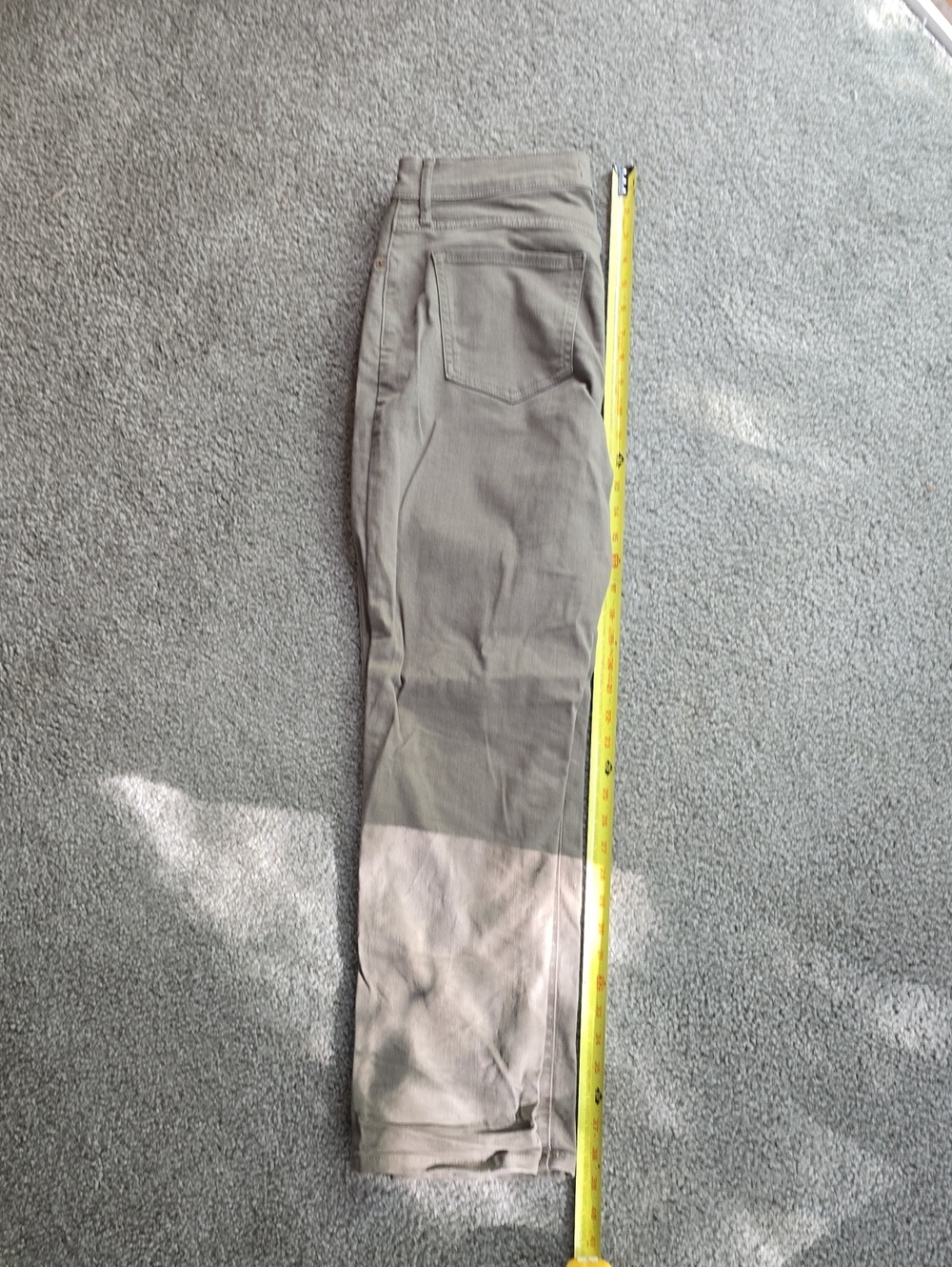 Banana Republic Women’s Khaki Boyfriend Jeans - Picture 6 of 9